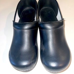 DANSKO NURSING SHOES NEVER WORN